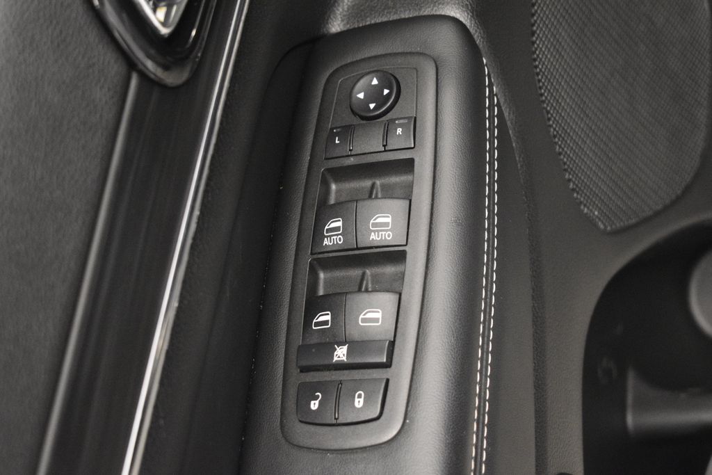 Thumbnail: 2021 Jeep Grand Cherokee - 34