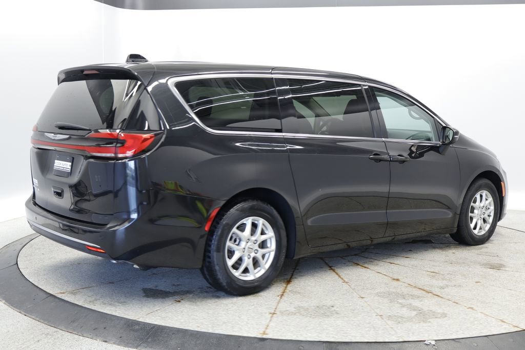 Thumbnail: 2023 Chrysler Pacifica - 6