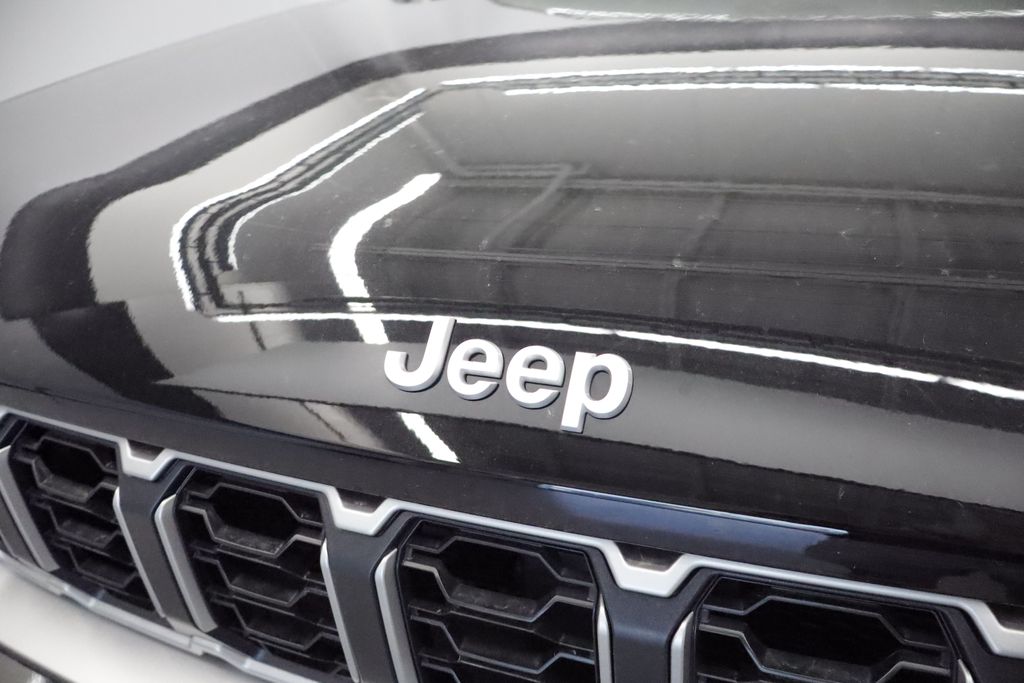 Thumbnail: 2026 Jeep Grand Cherokee - 4