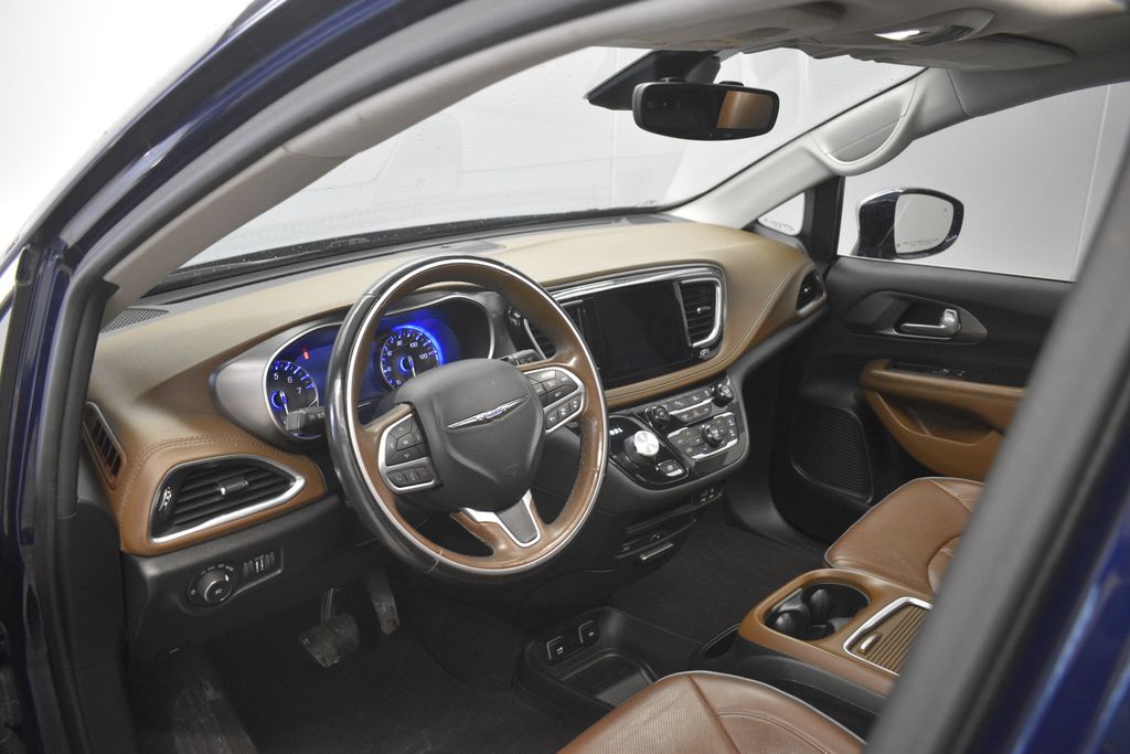 Thumbnail: 2017 Chrysler Pacifica - 30