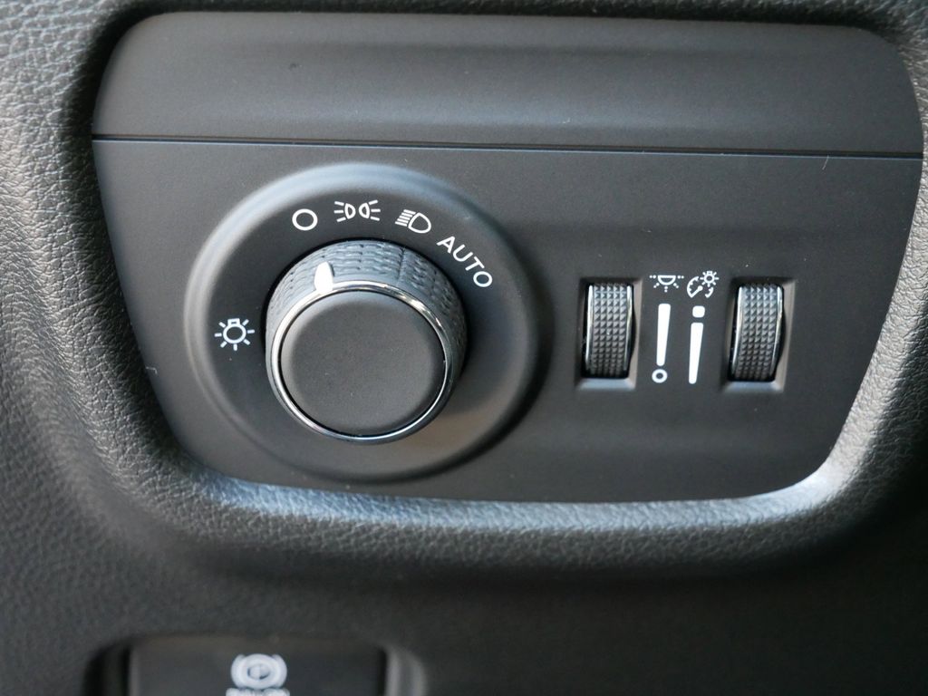 Thumbnail: 2024 Jeep Grand Cherokee - 38