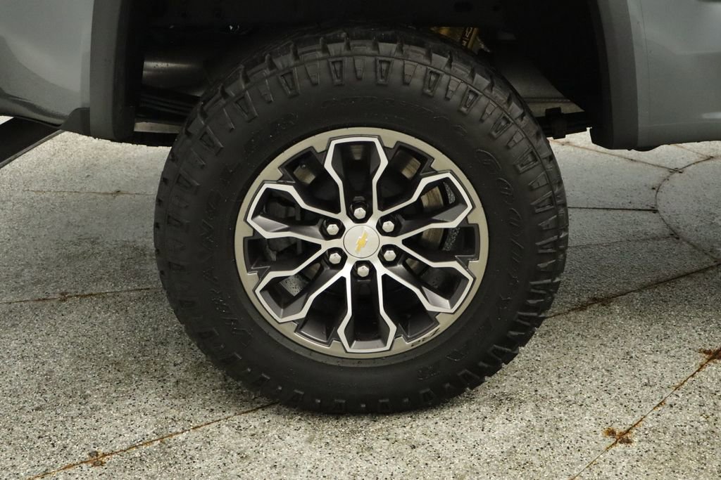 Thumbnail: 2022 Chevrolet Colorado - 17