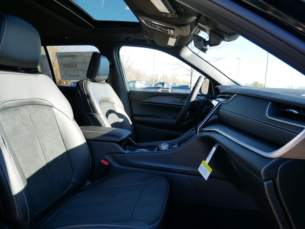 Thumbnail: 2025 Jeep Grand Cherokee - 22