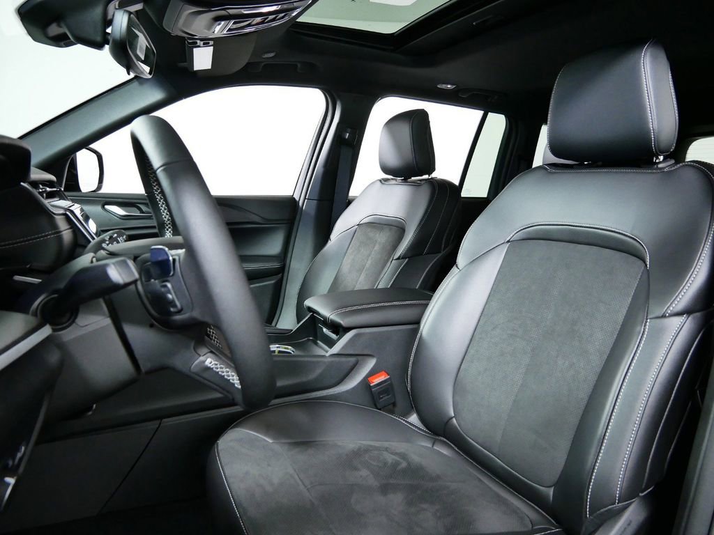 Thumbnail: 2024 Jeep Grand Cherokee - 34