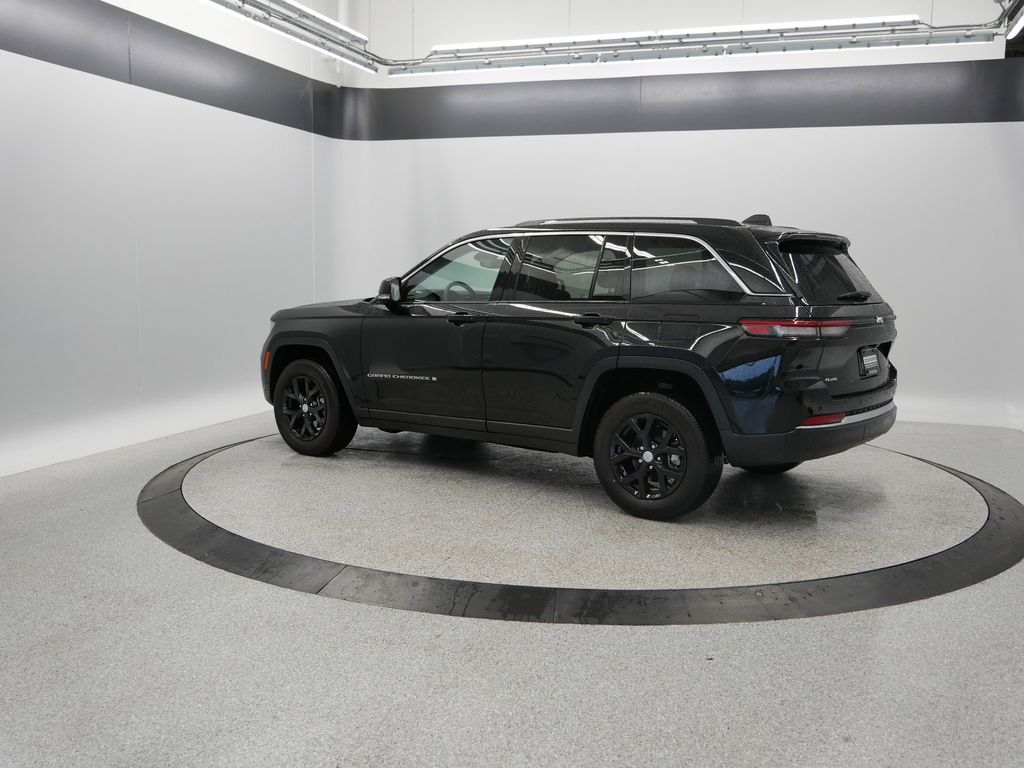 2023 Jeep Grand Cherokee Limited Edition 3