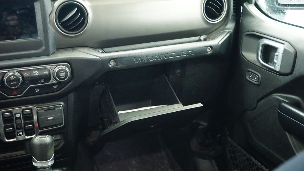 Thumbnail: 2019 Jeep Wrangler - 24