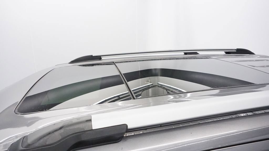 Thumbnail: 2011 Ford Explorer - 38