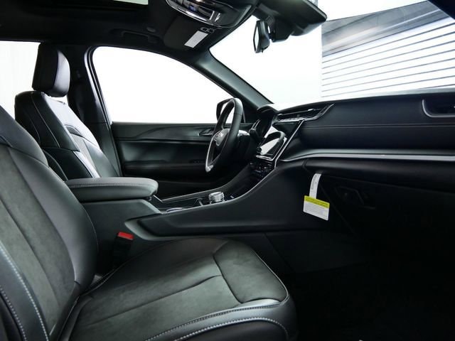 Thumbnail: 2024 Jeep Grand Cherokee - 23