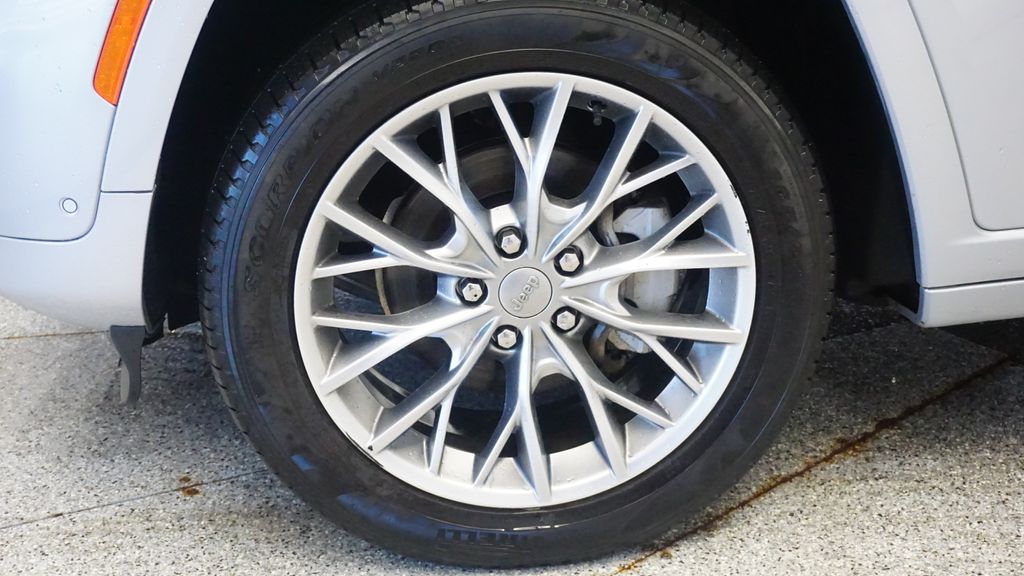 Thumbnail: 2022 Jeep Grand Cherokee - 10