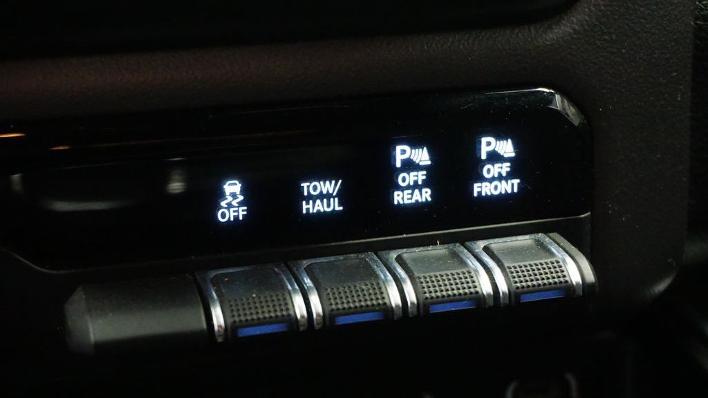 Thumbnail: 2020 RAM 1500 - 32