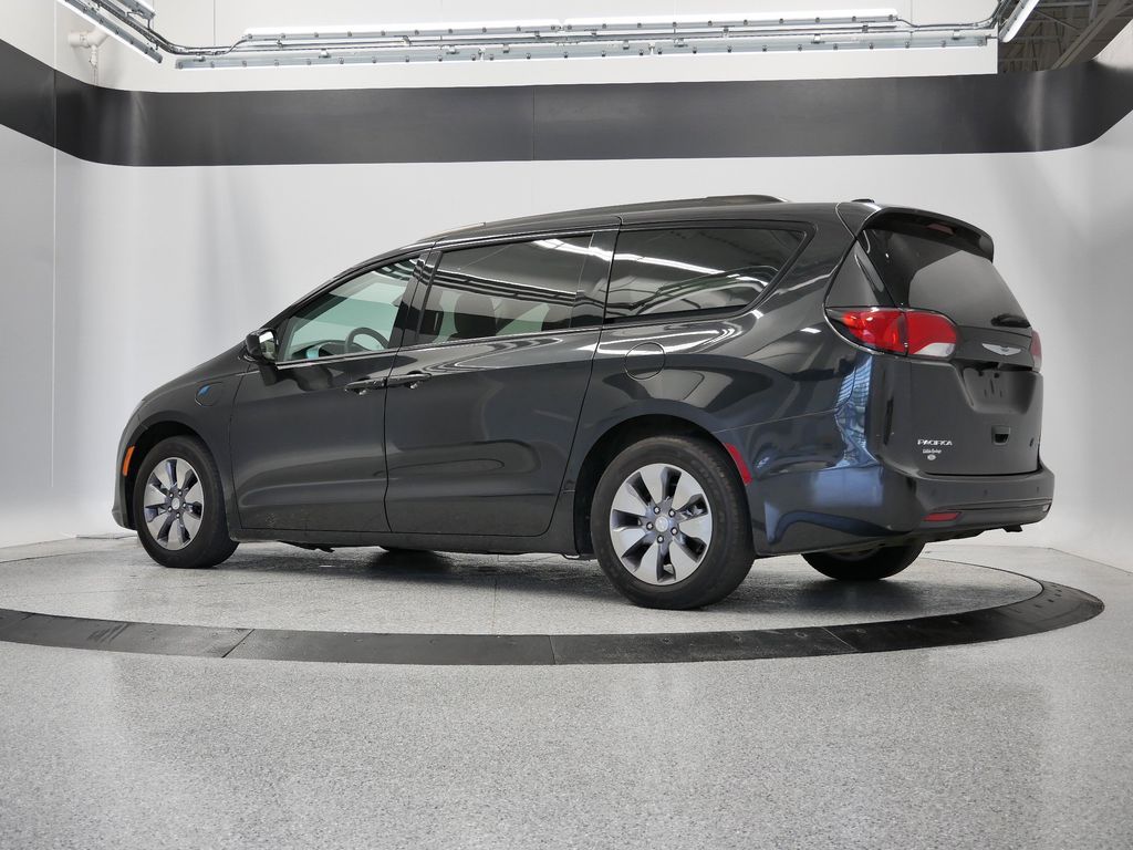 Thumbnail: 2018 Chrysler Pacifica - 3