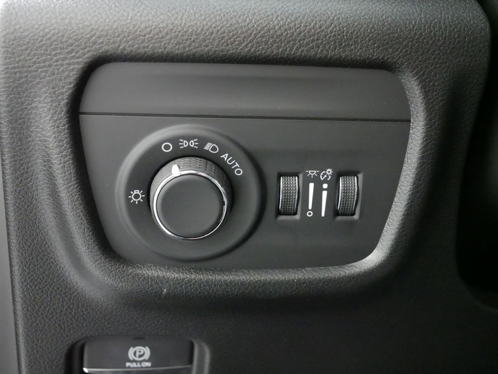 Thumbnail: 2024 Jeep Grand Cherokee - 38