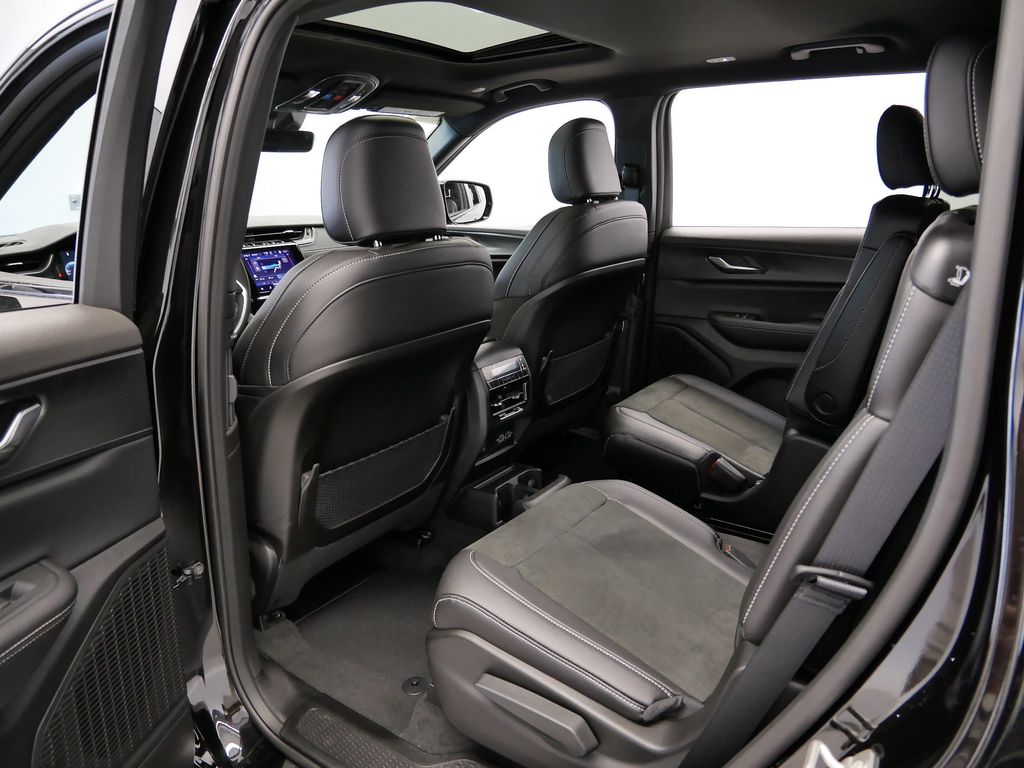 Thumbnail: 2025 Jeep Grand Cherokee L - 8