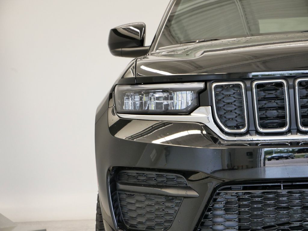 Thumbnail: 2025 Jeep Grand Cherokee - 49
