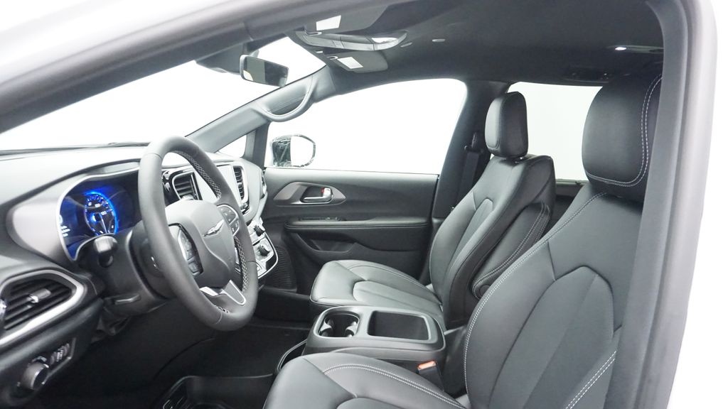 Thumbnail: 2026 Chrysler Voyager - 28