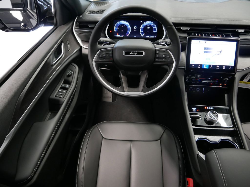 Thumbnail: 2025 Jeep Grand Cherokee - 16