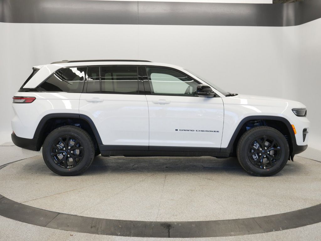 Thumbnail: 2025 Jeep Grand Cherokee - 8