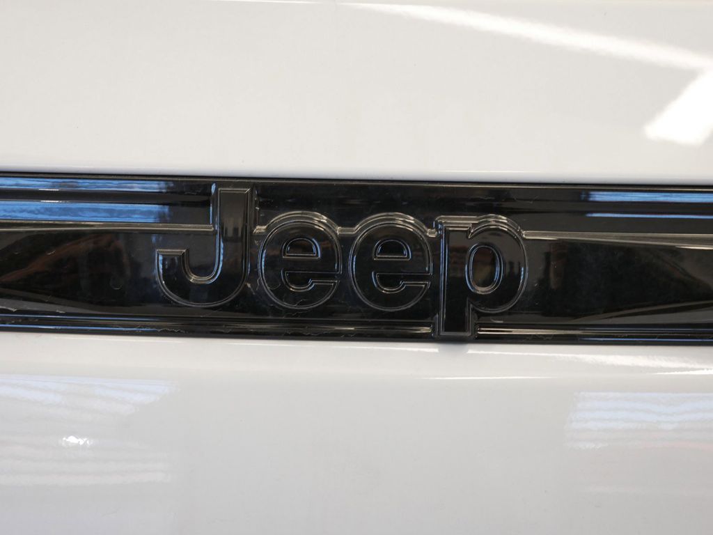 Thumbnail: 2025 Jeep Grand Cherokee - 12