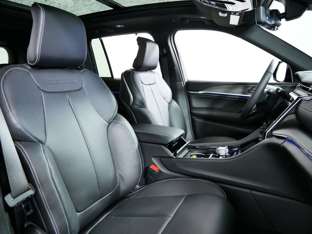 Thumbnail: 2025 Jeep Grand Cherokee - 24