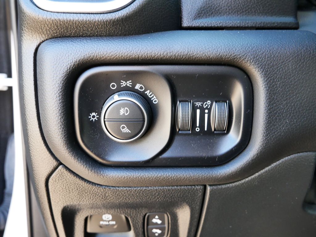 Thumbnail: 2025 RAM 1500 - 26