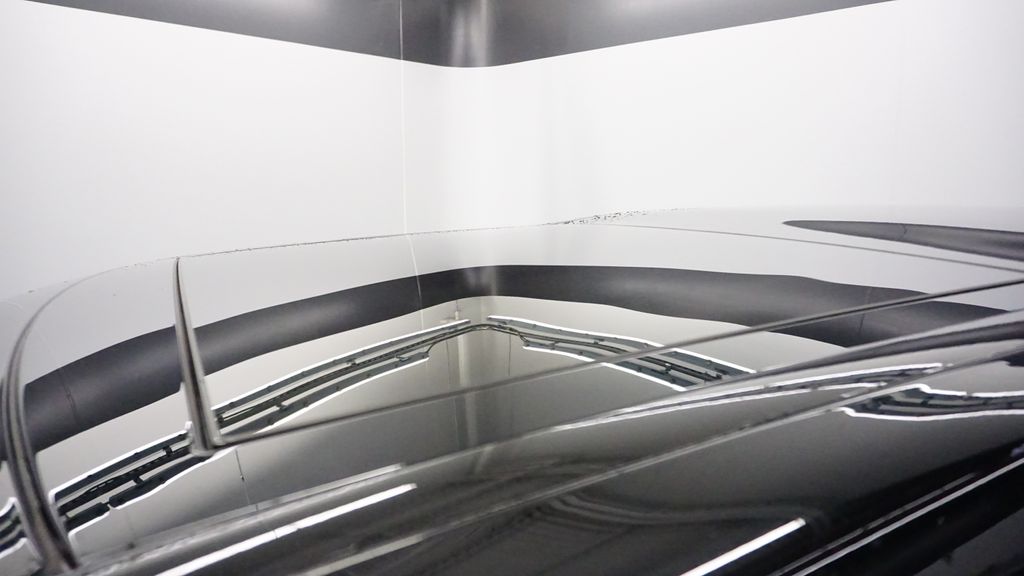 Thumbnail: 2020 Land Rover Discovery - 38