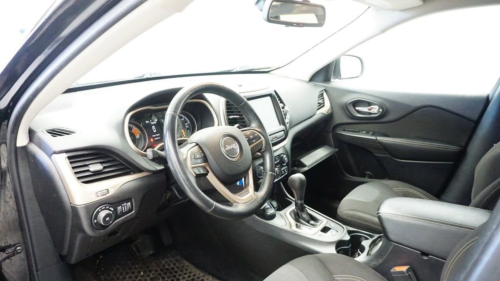 Thumbnail: 2017 Jeep Cherokee - 27