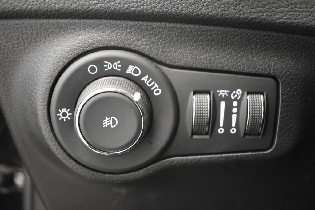 Thumbnail: 2019 Jeep Compass - 20