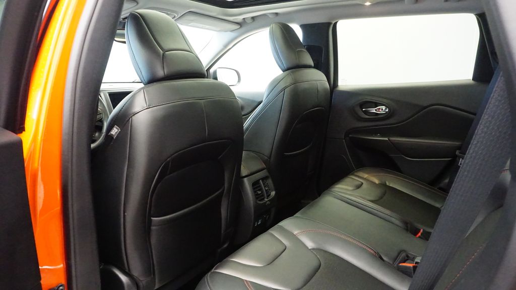 Thumbnail: 2021 Jeep Cherokee - 20