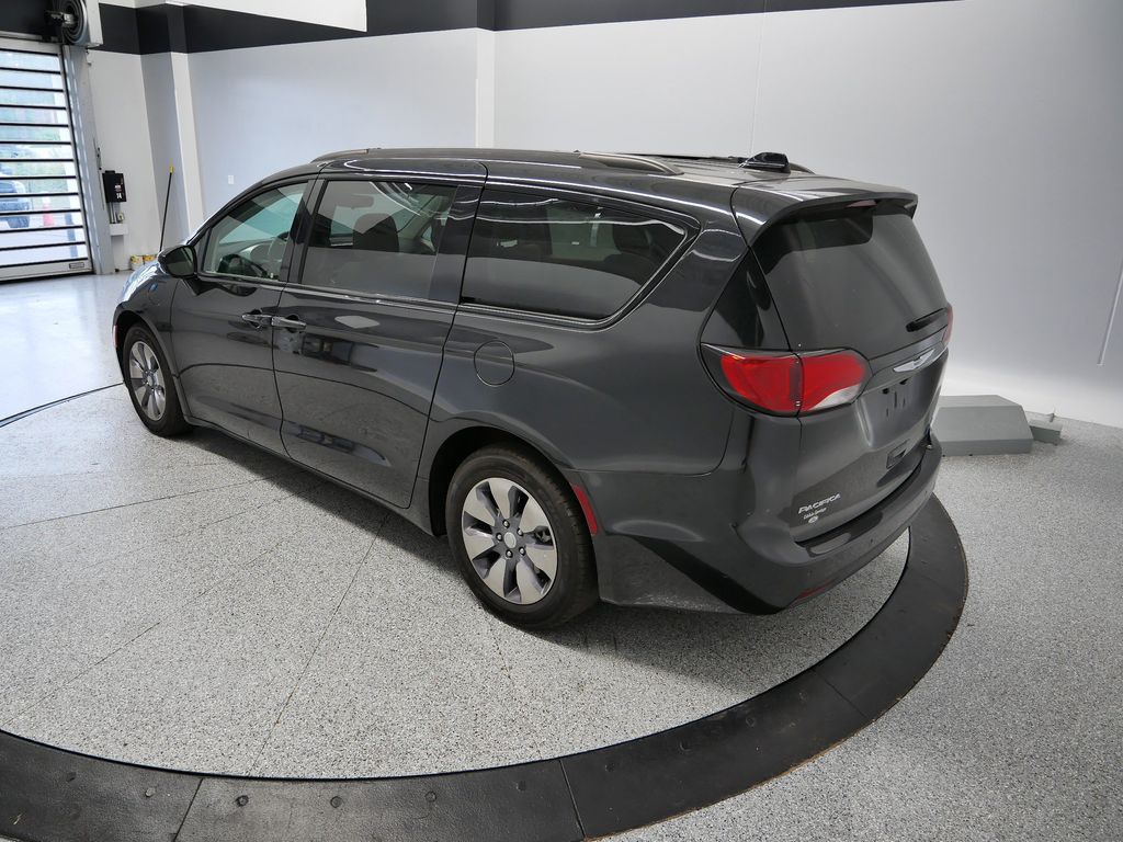 Thumbnail: 2018 Chrysler Pacifica - 20