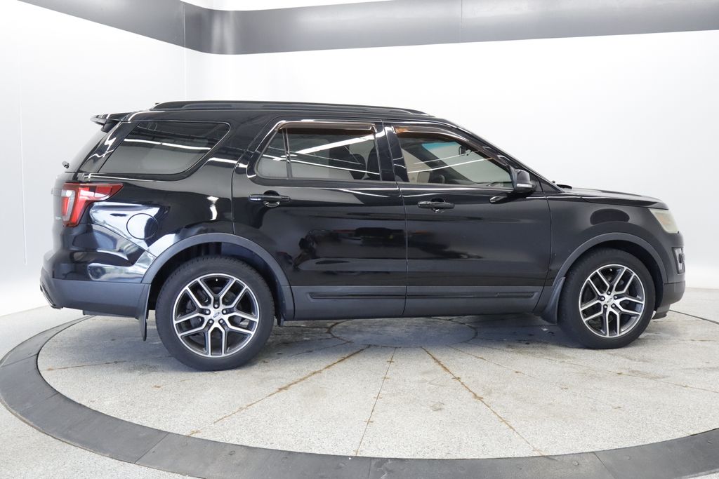 Thumbnail: 2016 Ford Explorer - 8