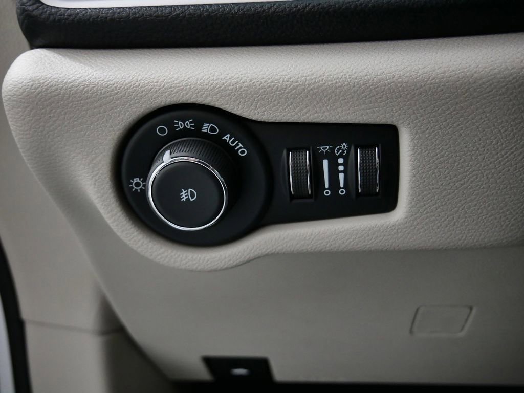 Thumbnail: 2024 Chrysler Pacifica - 38