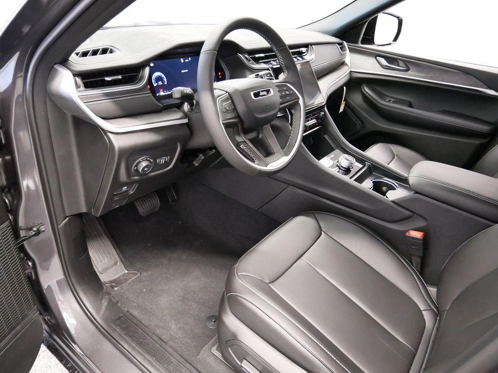 Thumbnail: 2025 Jeep Grand Cherokee L - 2