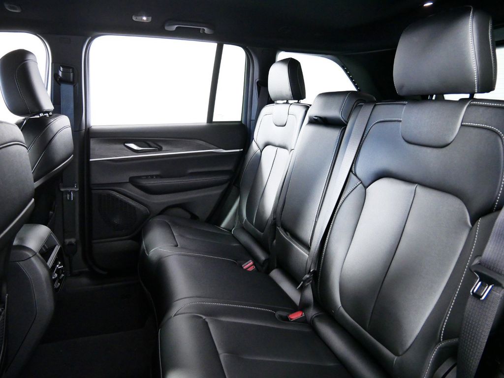 Thumbnail: 2025 Jeep Grand Cherokee - 24