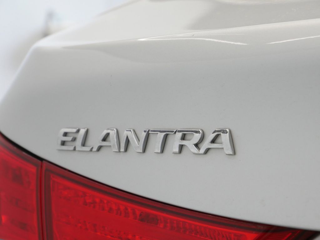 Thumbnail: 2013 Hyundai Elantra - 19