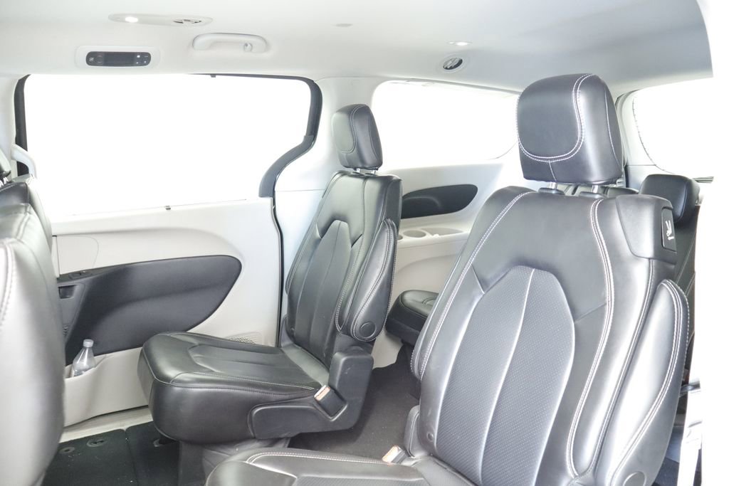 Thumbnail: 2023 Chrysler Pacifica - 21
