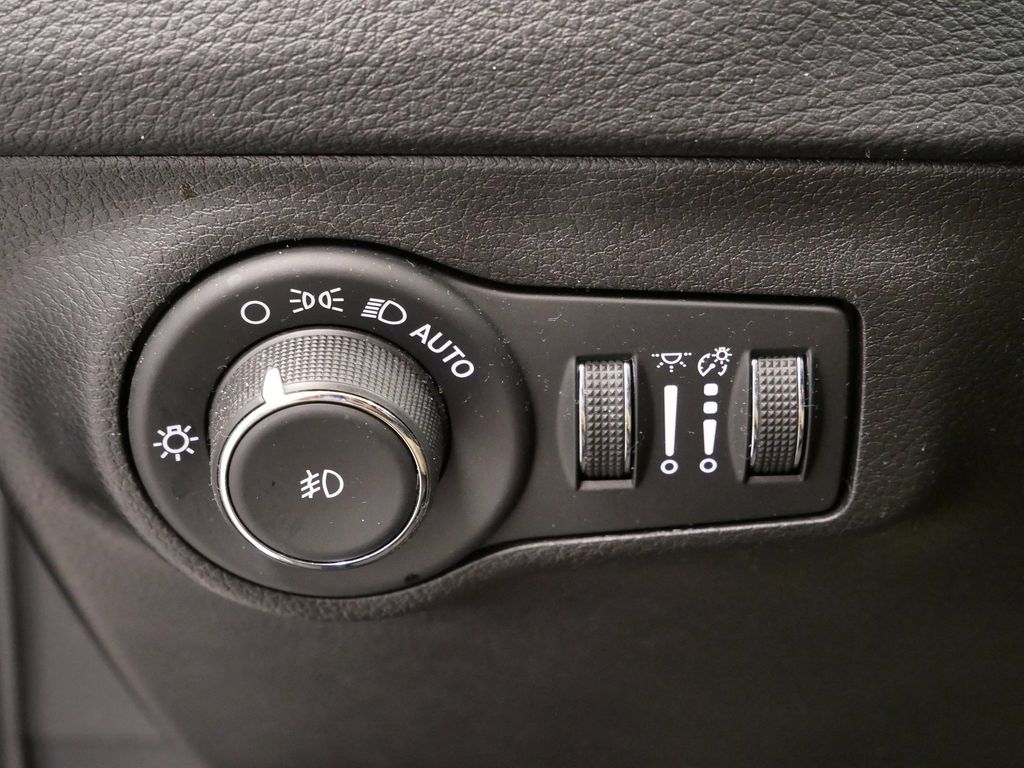 Thumbnail: 2020 Jeep Compass - 27