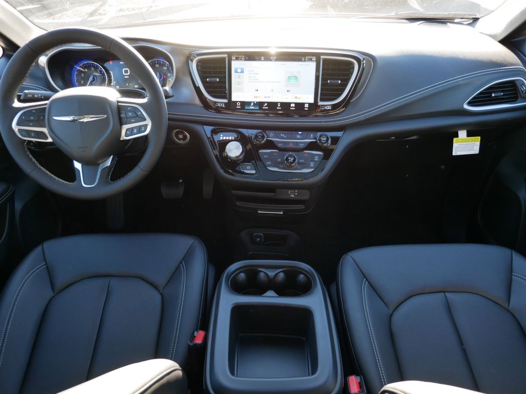 Thumbnail: 2026 Chrysler Pacifica - 8