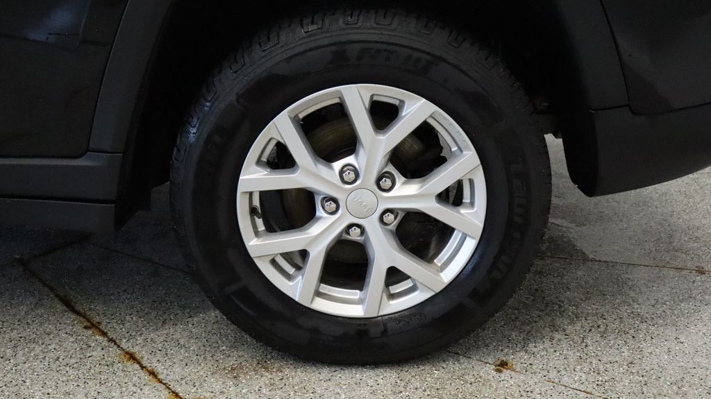 Thumbnail: 2023 Jeep Grand Cherokee - 12