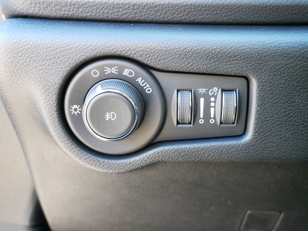 Thumbnail: 2026 Chrysler Pacifica - 37