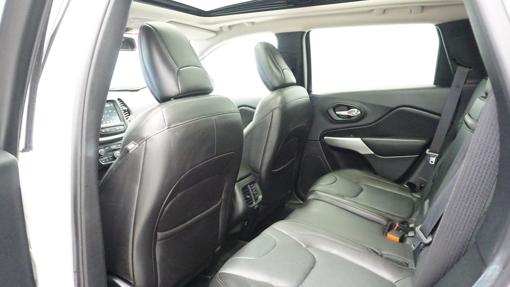 Thumbnail: 2016 Jeep Cherokee - 18