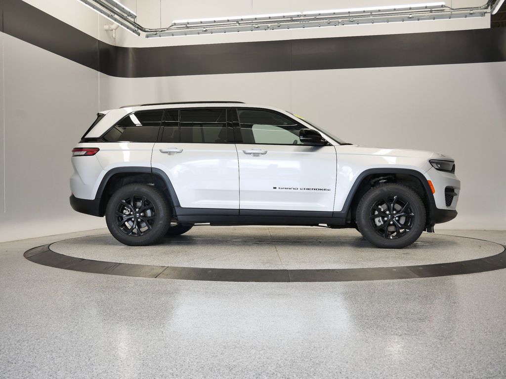 Thumbnail: 2024 Jeep Grand Cherokee - 47