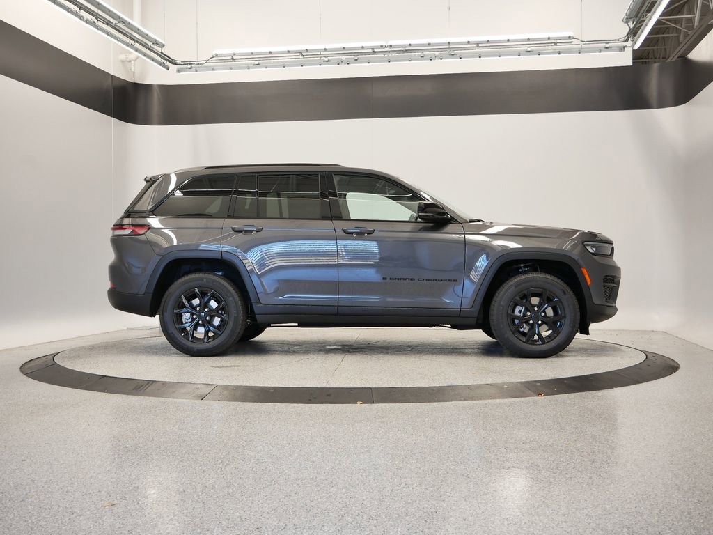 Thumbnail: 2025 Jeep Grand Cherokee - 46