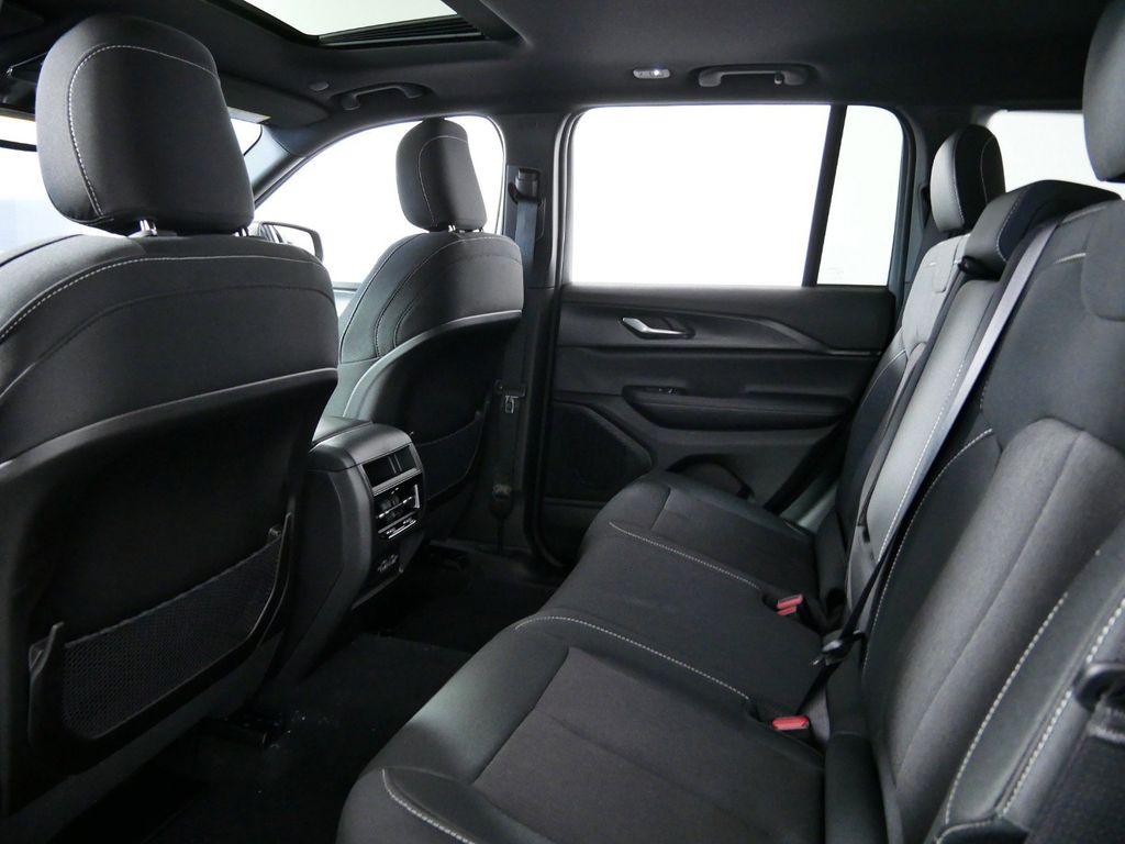 Thumbnail: 2025 Jeep Grand Cherokee - 30