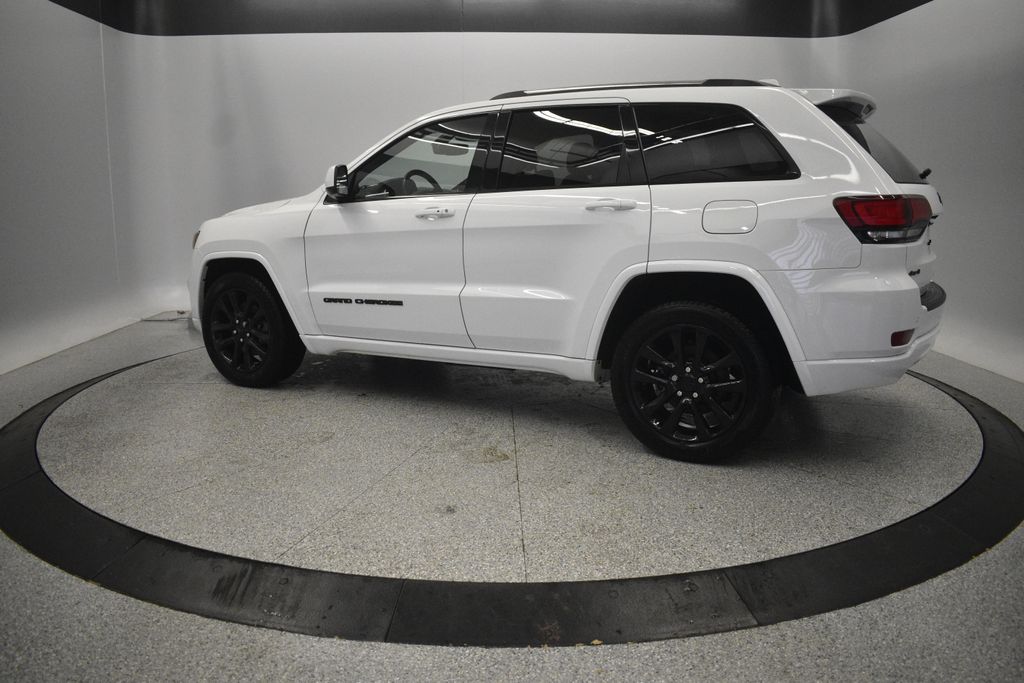 Thumbnail: 2021 Jeep Grand Cherokee - 3