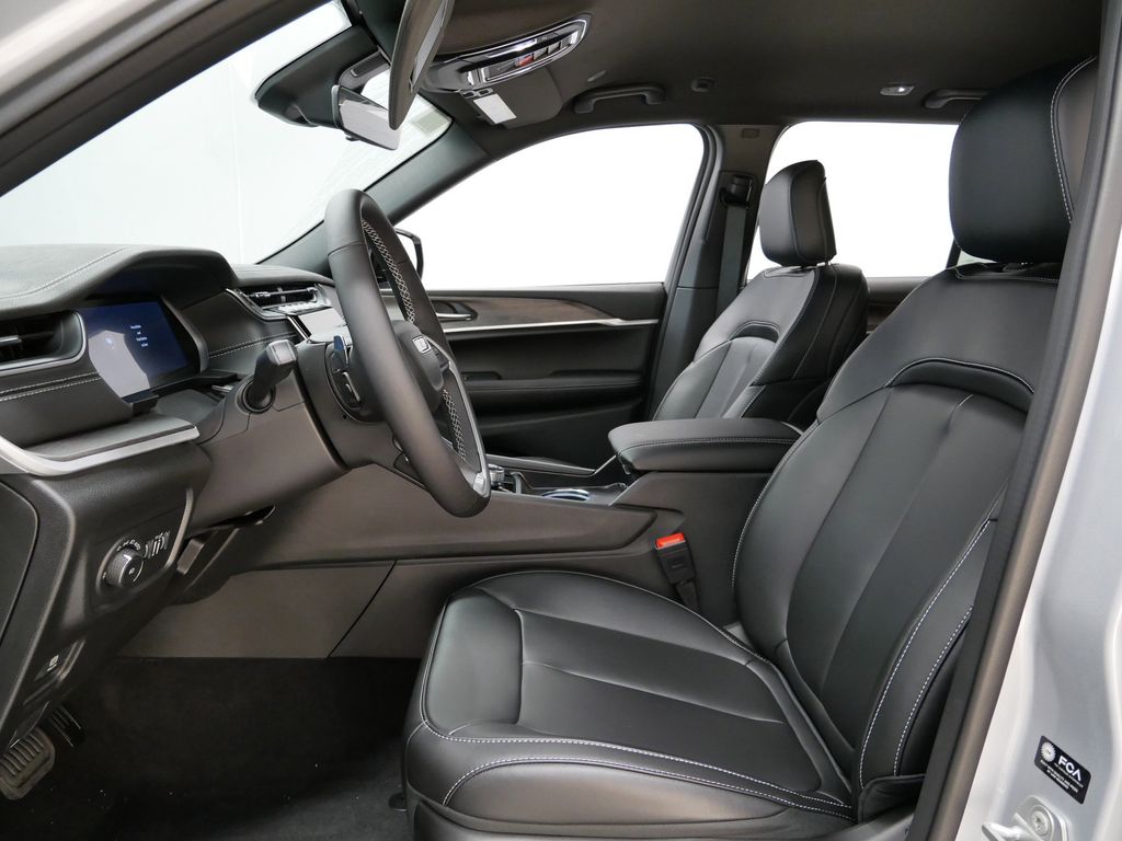 Thumbnail: 2025 Jeep Grand Cherokee - 3