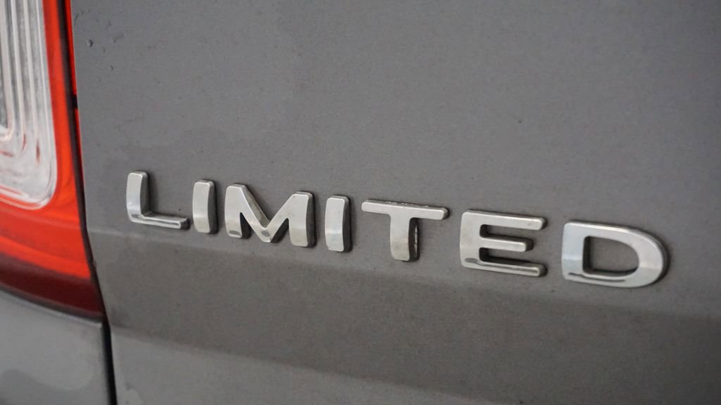 Thumbnail: 2011 Ford Explorer - 16