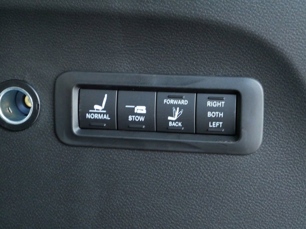 Thumbnail: 2026 Chrysler Pacifica - 26