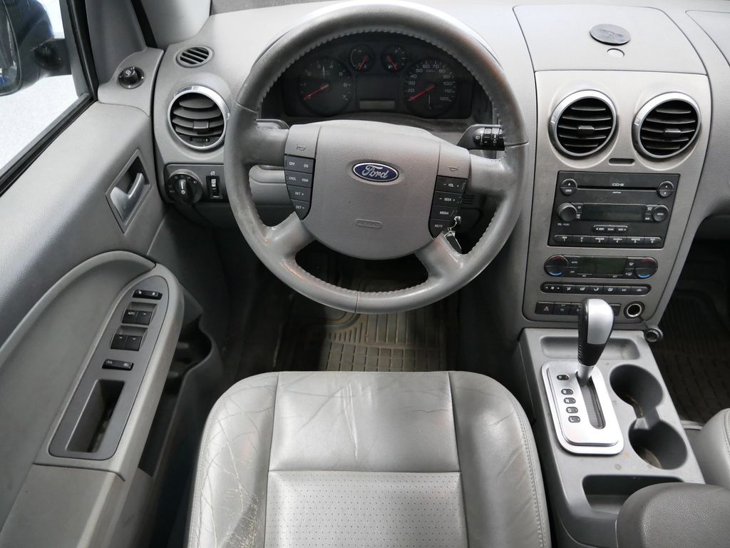 Thumbnail: 2005 Ford Freestyle - 25