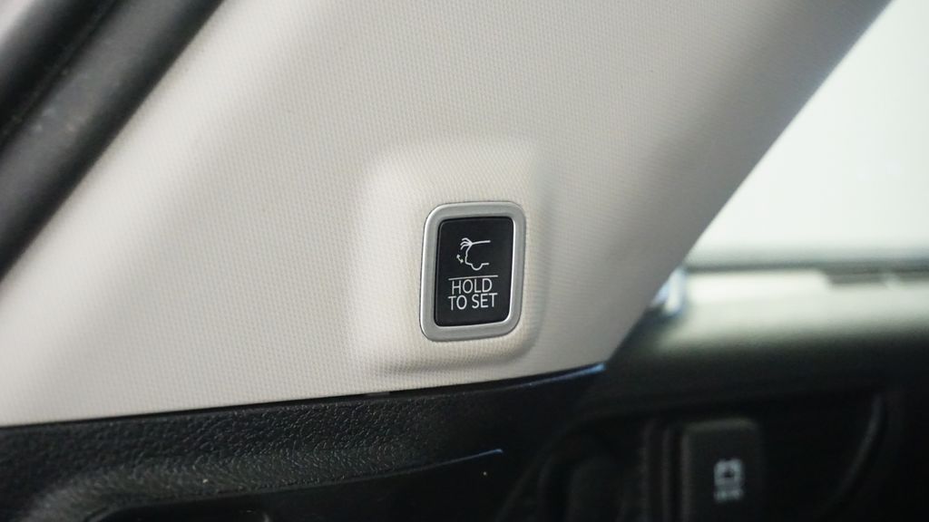 Thumbnail: 2022 Jeep Grand Cherokee - 20