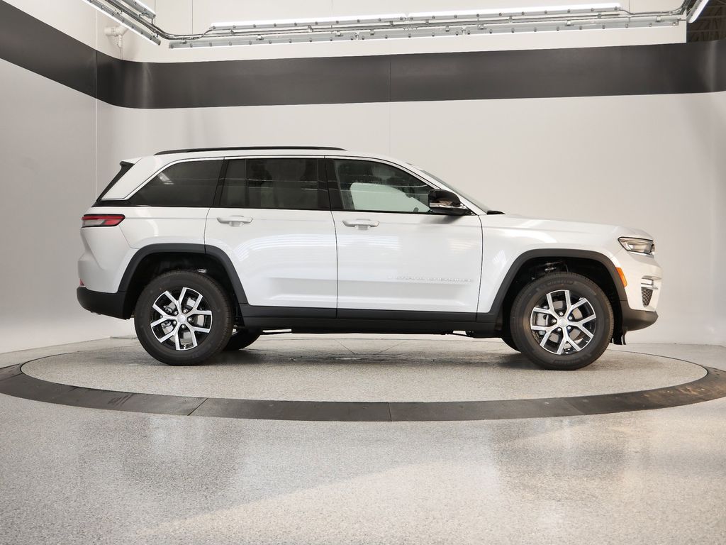 Thumbnail: 2025 Jeep Grand Cherokee - 47